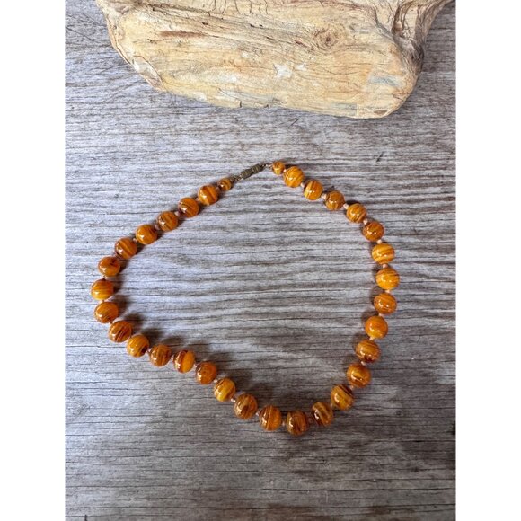 Vintage Butterscotch Swirl Lucite Bead Necklace Screw Barrel Clasp Faux - Picture 5 of 6